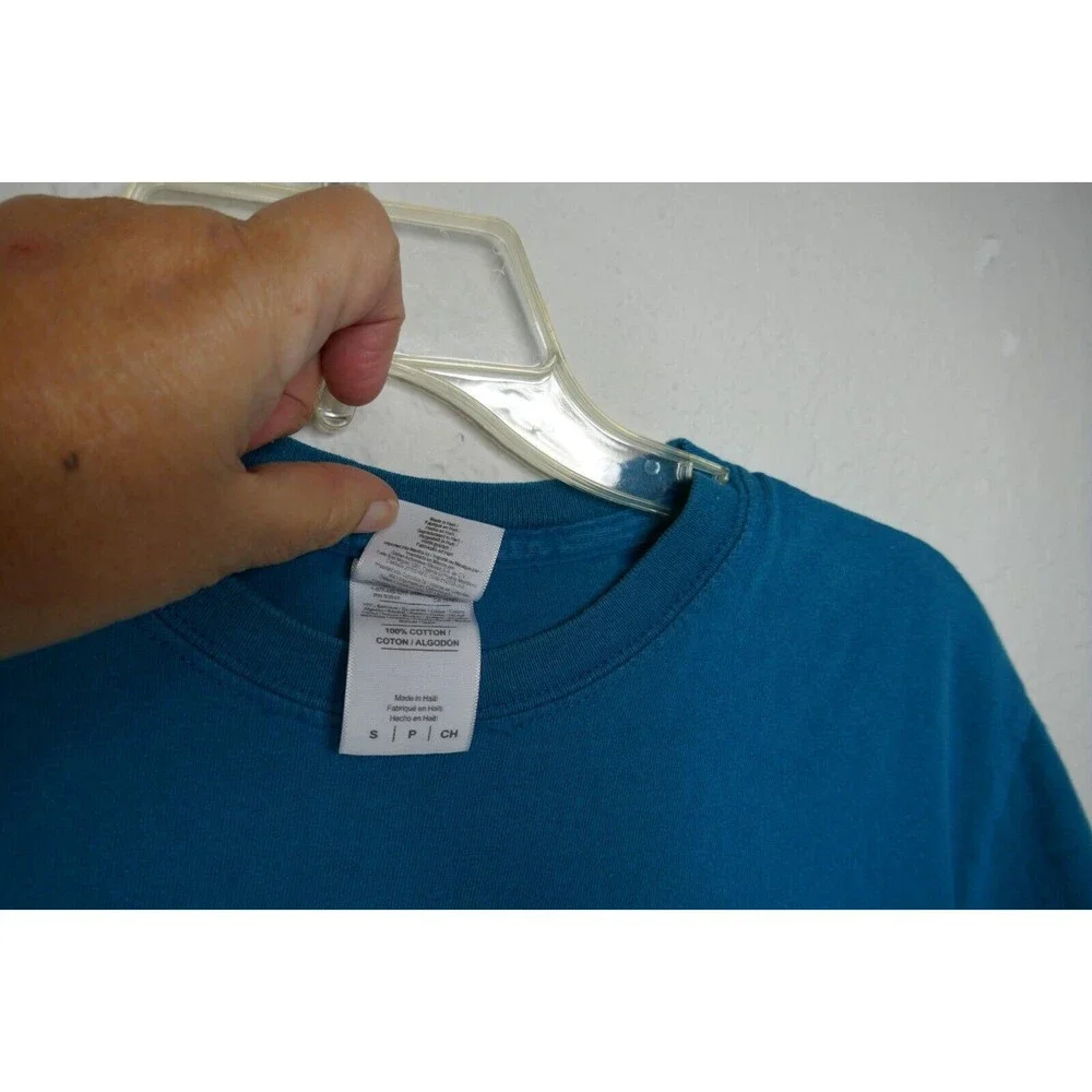 Buc-ees T-Shirt Livin For The Weekend Blue Tee Short Sleeve Crewneck Size Small - Picture 3 of 7